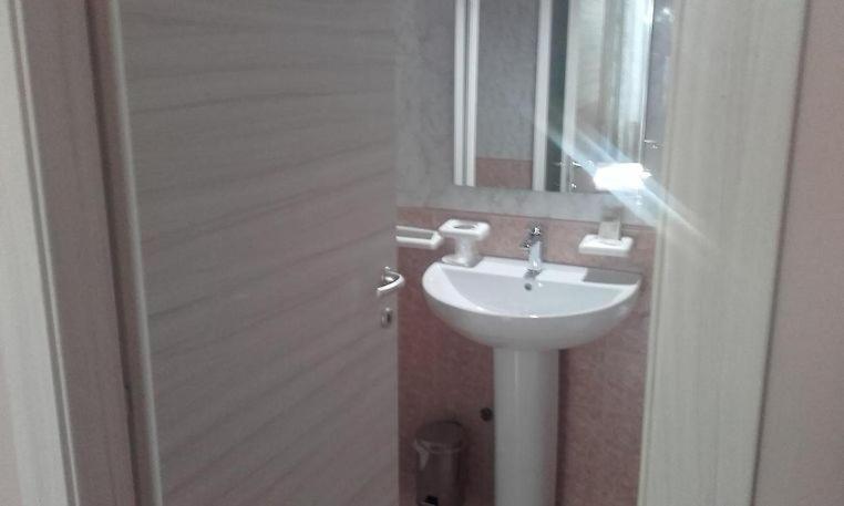 بارما Albergo Elena 3 Via Emilia Ovest 347 المظهر الخارجي الصورة
